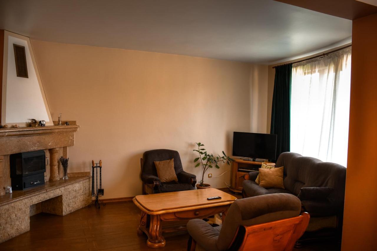 Pensiunea Clasic Hunedoara Pestisu Mare Exterior foto